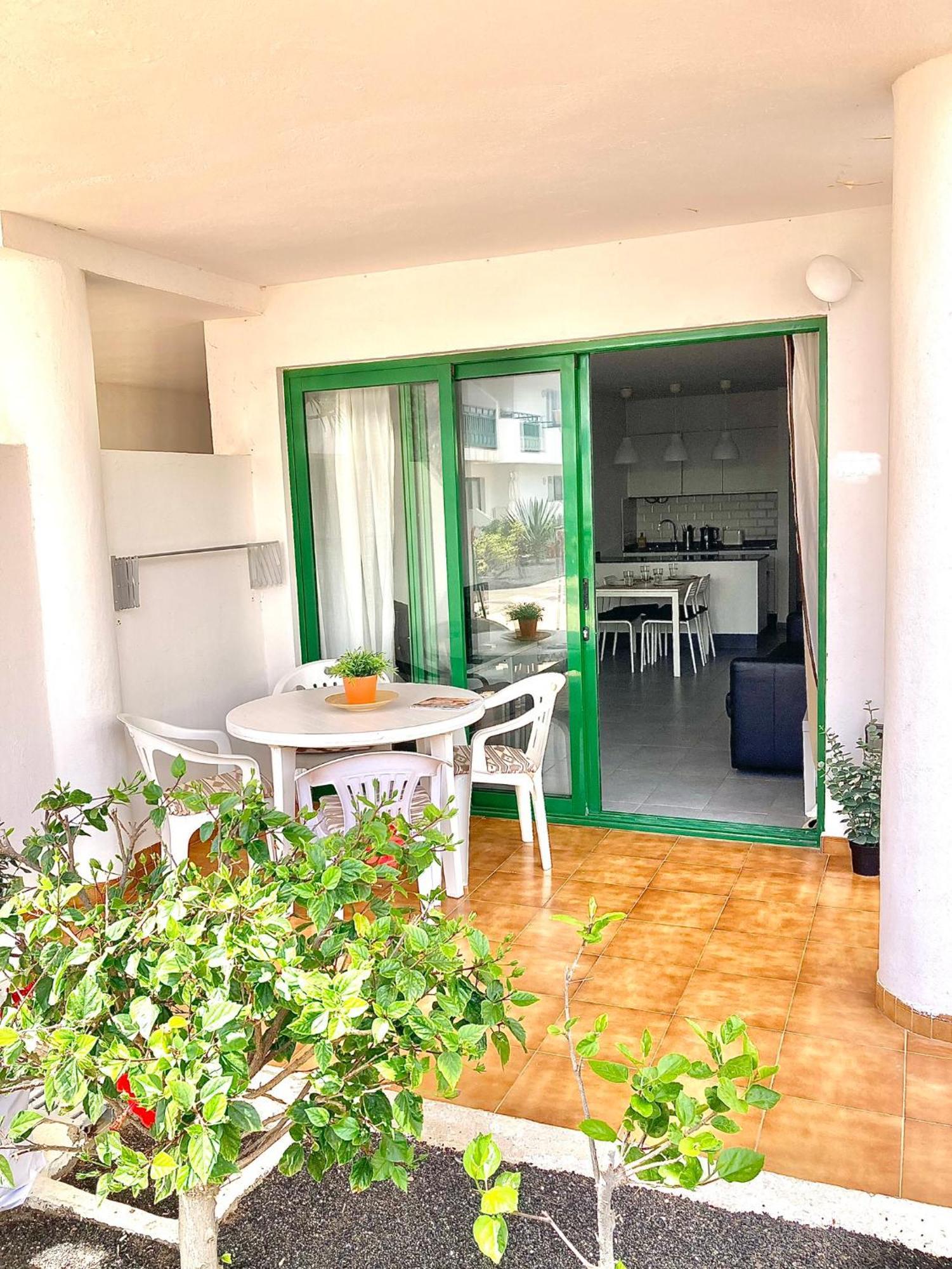 Ground Floor Apartment With Pool, Next To The Beach Costa Teguise Exterior photo